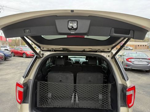 Used 2017 Ford Explorer Limited image 13