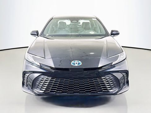 Used 2025 Toyota Camry SE image 2