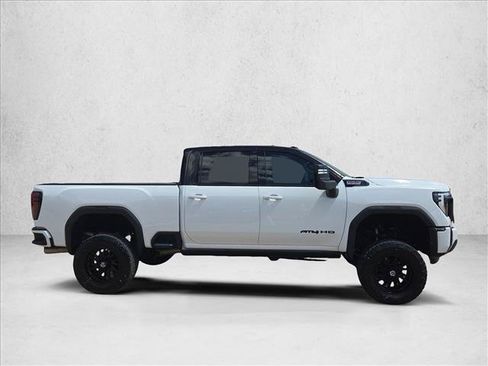 Used 2024 GMC Sierra 2500 AT4 w/ AT4 Preferred Package AWD/4WD image 4