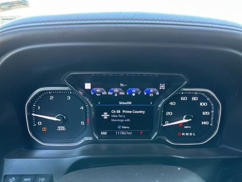 Used 2020 GMC Sierra 2500 SLT w/ Technology Package AWD/4WD image 3
