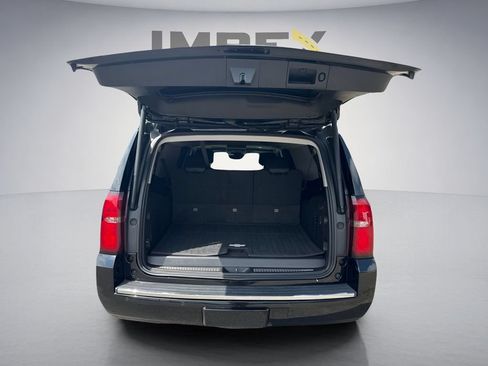 Used 2018 Chevrolet Suburban Premier AWD/4WD image 35