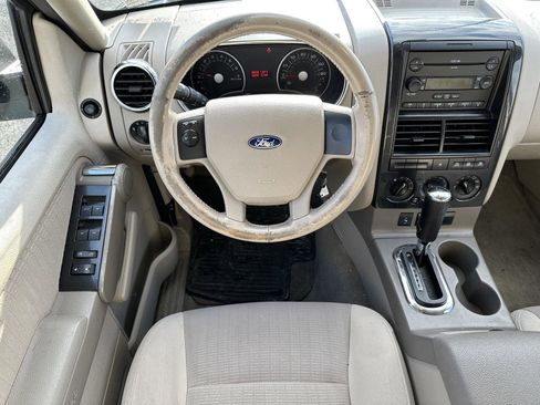 Used 2006 Ford Explorer XLT image 12