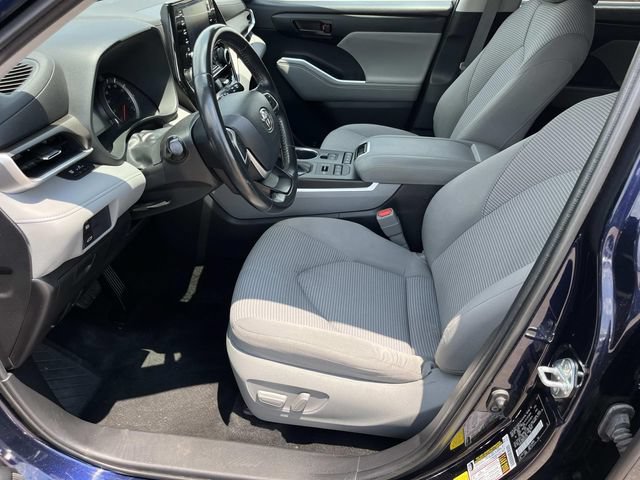 Used 2022 Toyota Highlander LE AWD/4WD image 28