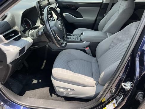 Used 2022 Toyota Highlander LE AWD/4WD image 28
