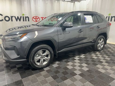 Used 2025 Toyota RAV4 XLE w/ Convenience Package image 4