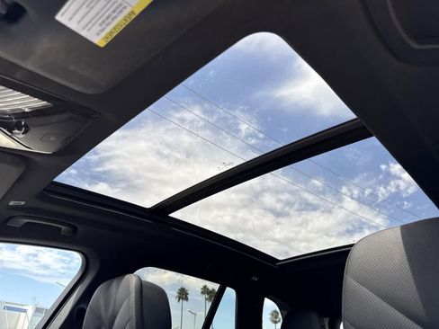 Used 2024 BMW X5 xDrive50e image 8