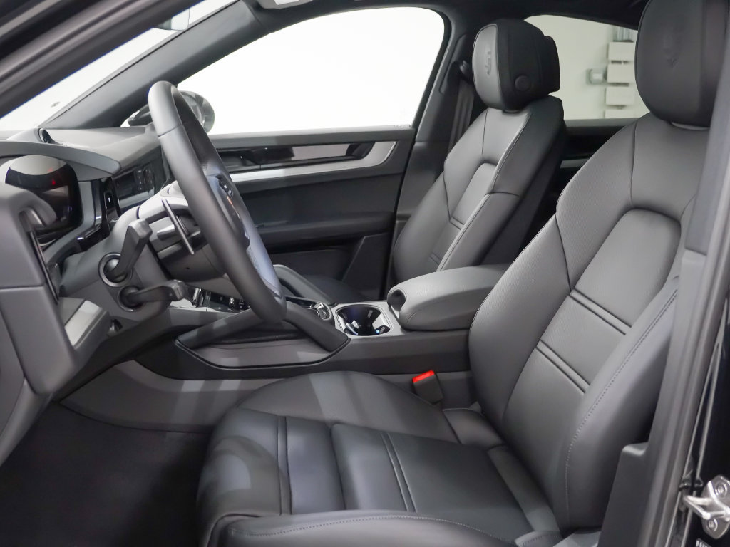 Certified 2026 Porsche Cayenne Coupe AWD/4WD image 5