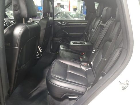 Used 2017 Porsche Cayenne S Platinum image 12