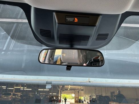 Used 2025 Nissan Rogue SV FWD image 19