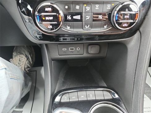 Used 2021 Buick Encore GX Essence w/ Experience Buick Package image 30