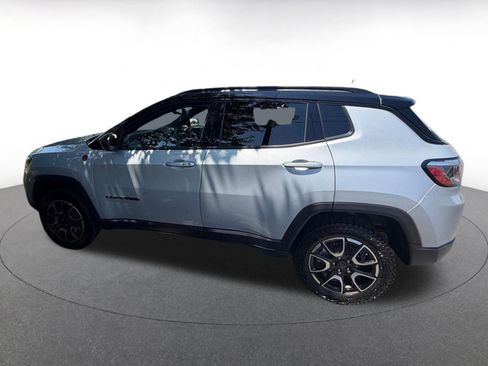 Used 2025 Jeep Compass Trailhawk AWD/4WD image 9