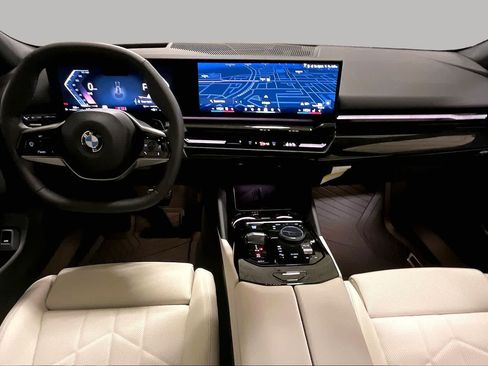 Used 2026 BMW 530i w/ Premium Package RWD image 5