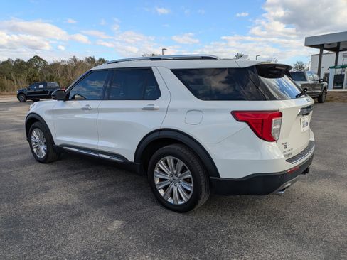 Certified 2022 Ford Explorer Limited w/ Limited Technology Package image 6