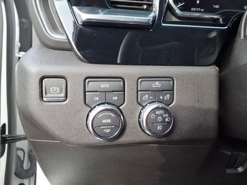 Used 2024 GMC Sierra 1500 Elevation image 28