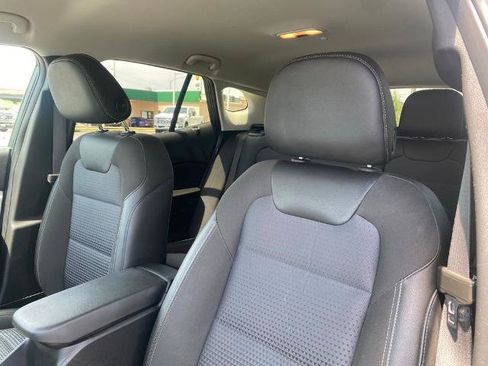 Used 2025 Chevrolet Trax LT FWD image 10