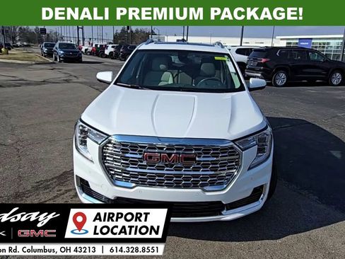 Used 2023 GMC Terrain Denali w/ Denali Premium Package AWD/4WD image 3