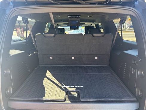 Used 2019 Cadillac Escalade ESV Platinum image 24