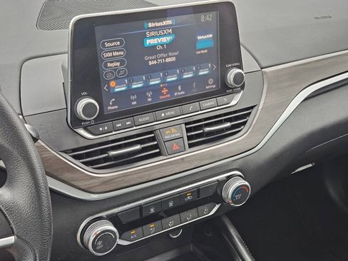 Used 2023 Nissan Altima 2.5 SV FWD image 14