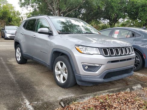 Used 2018 Jeep Compass Latitude image 3