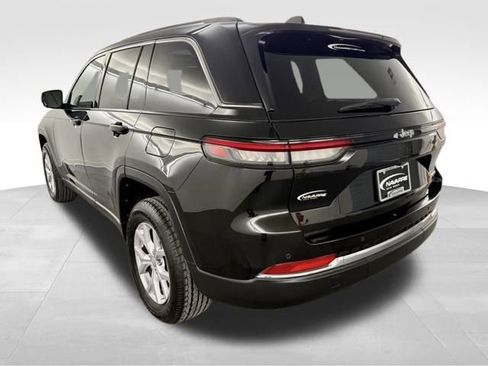 Used 2022 Jeep Grand Cherokee Limited image 6