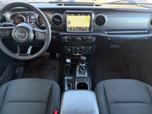 Used 2023 Jeep Gladiator Sport AWD/4WD image 3
