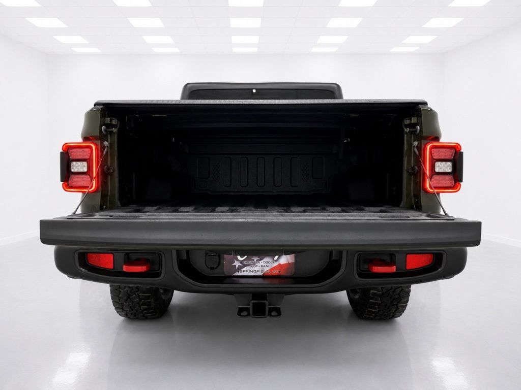 Used 2022 Jeep Gladiator Rubicon w/ LED Lighting Group AWD/4WD image 17