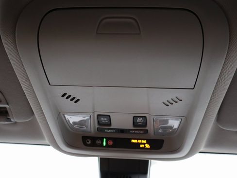 Used 2022 GMC Terrain SLE w/ Driver Convenience Package image 18