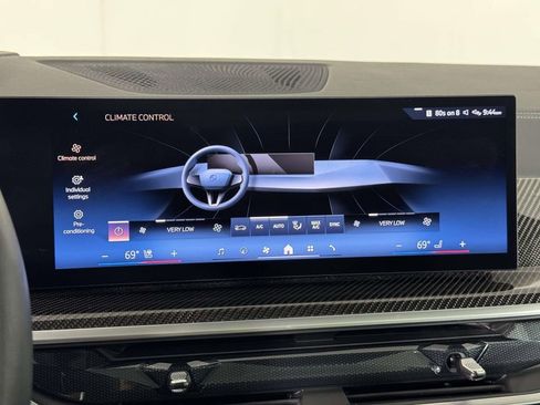 Used 2025 BMW X5 xDrive40i w/ Parking Assistance Package image 28