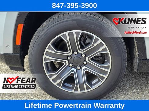 Used 2024 Jeep Wagoneer Series II w/ Flexible Seating Group AWD/4WD image 9