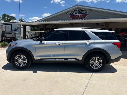 Used 2023 Ford Explorer XLT w/ Equipment Group 202A AWD/4WD image 8