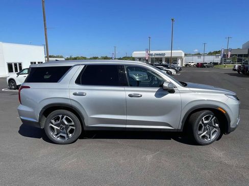 Used 2024 Hyundai Palisade Limited AWD/4WD image 2