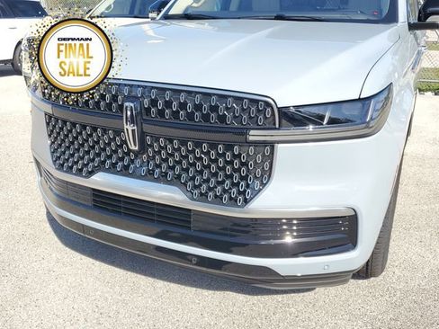 New 2025 Lincoln Navigator Reserve image 11