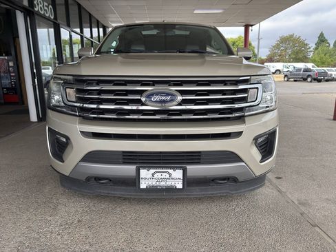 Used 2018 Ford Expedition XLT w/ Equipment Group 201A AWD/4WD image 3