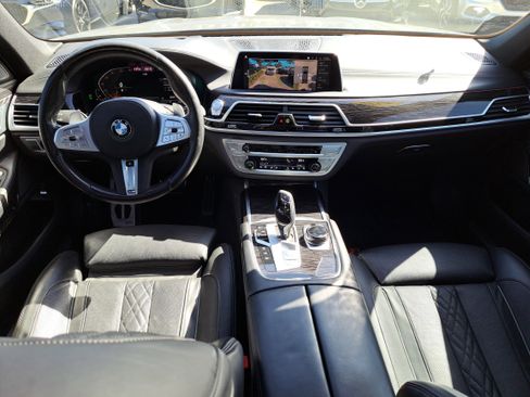 Used 2022 BMW 750i xDrive w/ Executive Package image 8