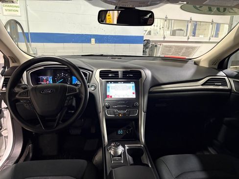 Used 2019 Ford Fusion SE image 11