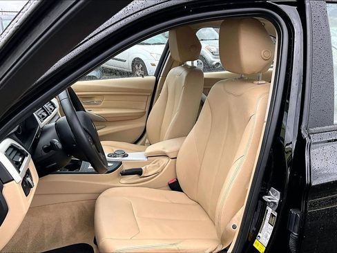 Used 2016 BMW 320i Sedan RWD image 9