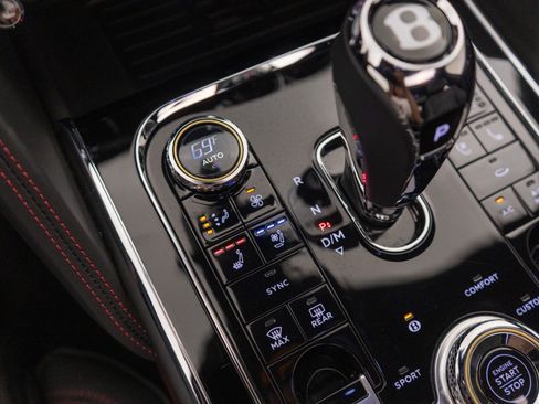 Used 2024 Bentley Flying Spur V8 AWD/4WD image 33