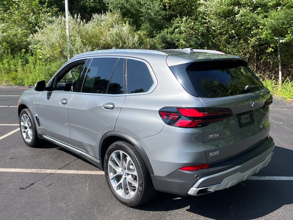 Used 2025 BMW X5 xDrive40i w/ Premium Package AWD/4WD image 3