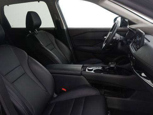 Used 2023 Nissan Rogue SL w/ SL Premium Package image 11