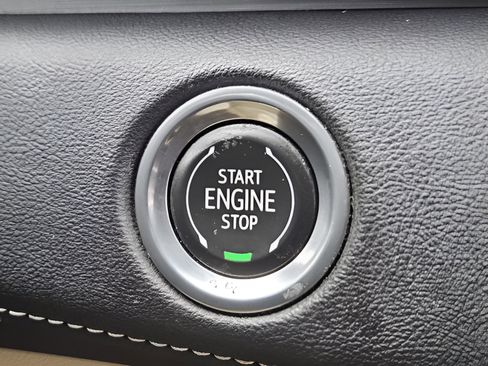 Used 2022 Cadillac Escalade Premium Luxury RWD image 13