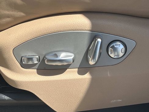 Used 2020 Porsche Macan AWD/4WD image 24