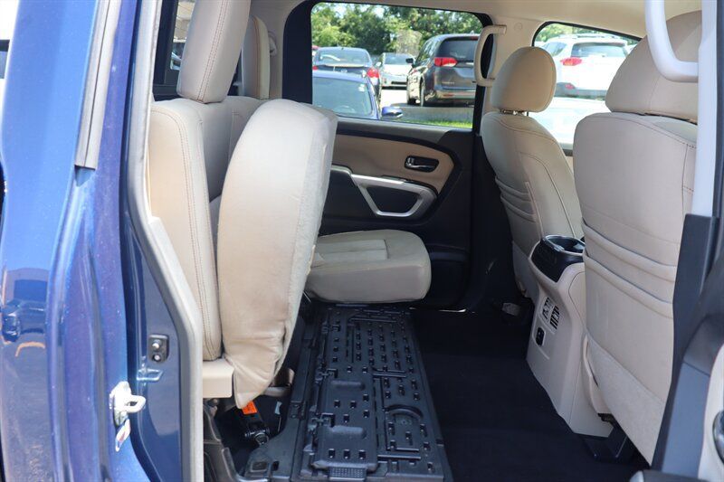 Used 2017 Nissan Titan SV AWD/4WD image 31
