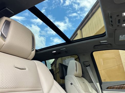 Used 2023 Cadillac Escalade ESV Sport Platinum image 18