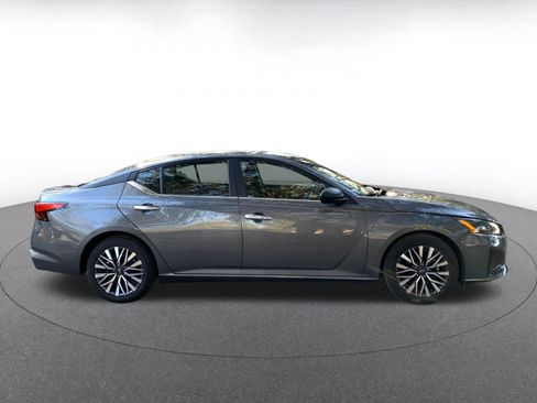 Used 2025 Nissan Altima 2.5 SV image 8