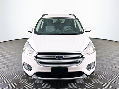 Used 2017 Ford Escape SE w/ Equipment Group 201A image 2