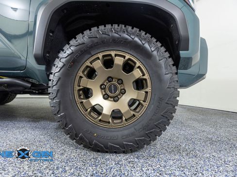 Used 2025 Toyota 4Runner Trailhunter AWD/4WD image 42