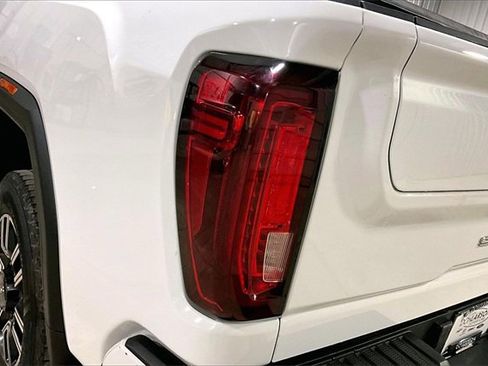 Used 2023 GMC Sierra 2500 AT4 w/ AT4 Preferred Package image 8