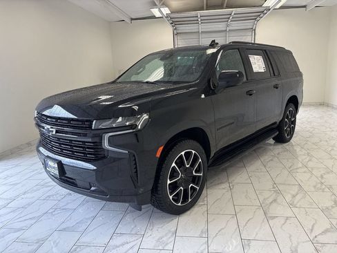 Used 2023 Chevrolet Suburban RST w/ Sport Performance Package AWD/4WD image 4