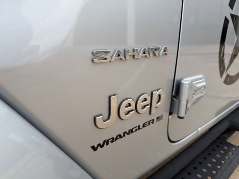 Used 2024 Jeep Wrangler Sahara image 10