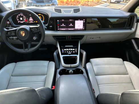 Used 2024 Porsche Cayenne image 16